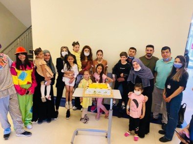 Hastanede Tedavi Gören Çocuklara Palyaço Sürprizi